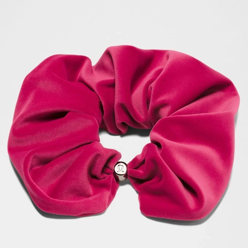 🆕 LULULEMON Uplifting Oversized Scrunchie Velvet Berry Rumble NWT